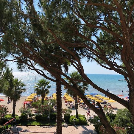 Mali I Robit Beachfront Apartment Golem  Extérieur photo