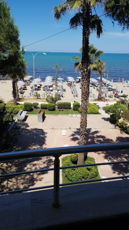 Mali I Robit Beachfront Apartment Golem  Extérieur photo