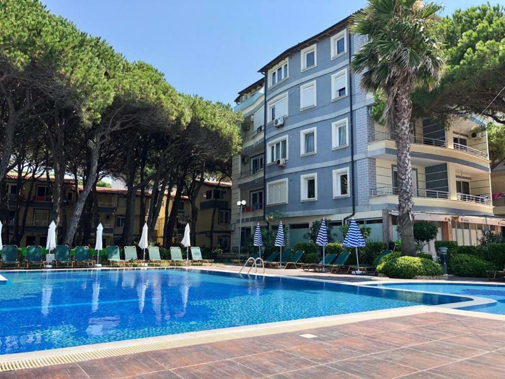 Mali I Robit Beachfront Apartment Golem  Extérieur photo
