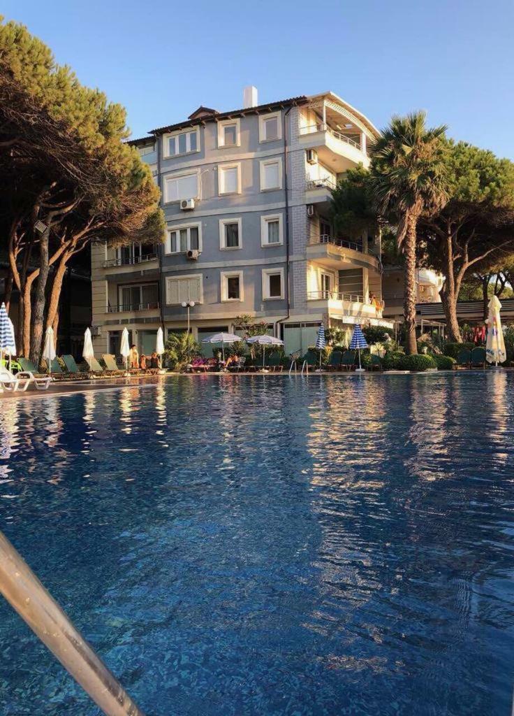 Mali I Robit Beachfront Apartment Golem  Extérieur photo