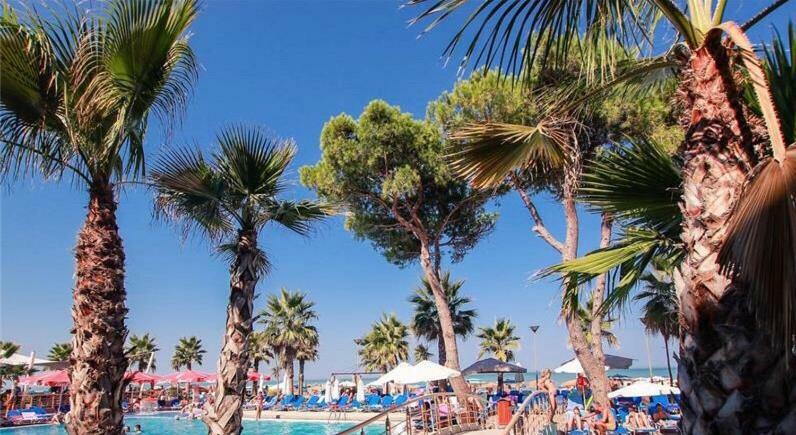 Mali I Robit Beachfront Apartment Golem  Extérieur photo