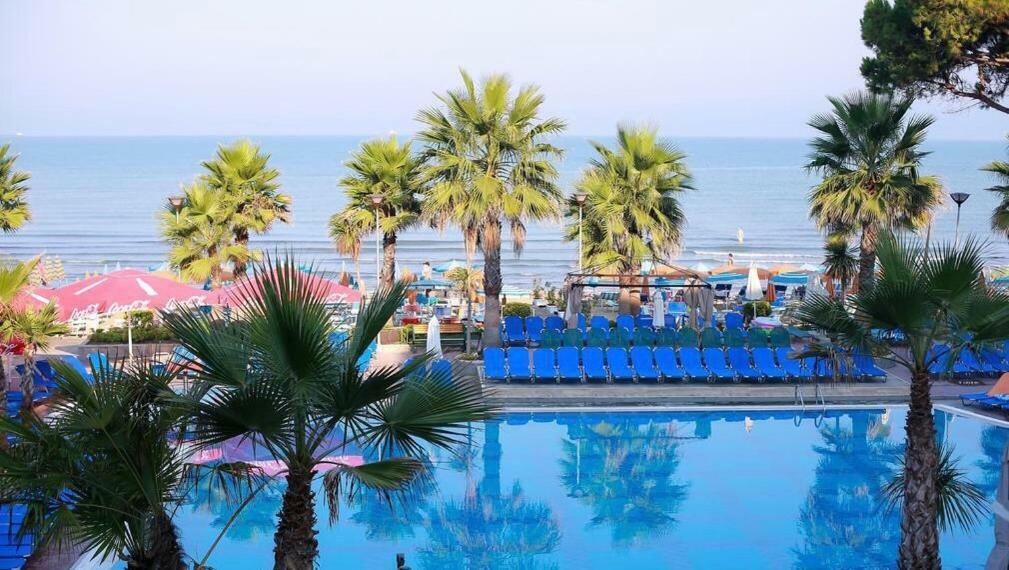 Mali I Robit Beachfront Apartment Golem  Extérieur photo