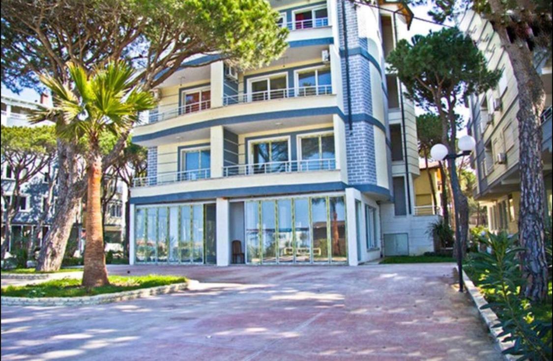 Mali I Robit Beachfront Apartment Golem  Extérieur photo
