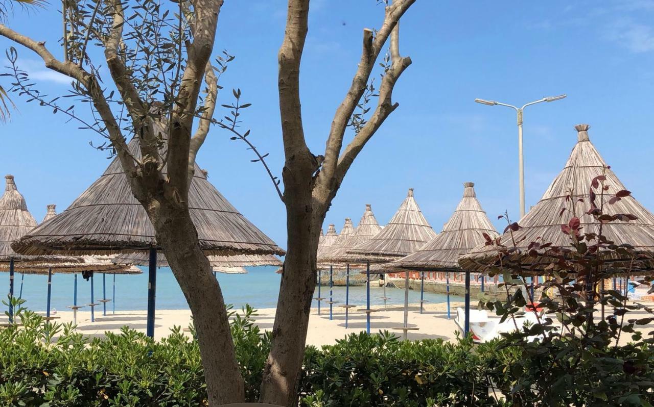 Mali I Robit Beachfront Apartment Golem  Extérieur photo