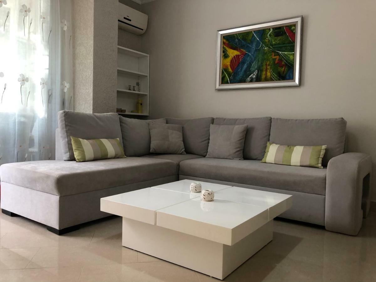 Mali I Robit Beachfront Apartment Golem  Extérieur photo